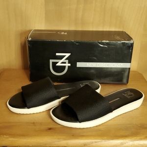 New Directions black slides in a size 8.  Like new condition.